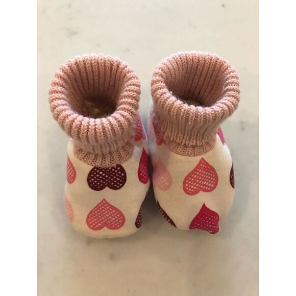 Cacharel Pink Heart Cotton Baby Slippers - Picture 2 of 8